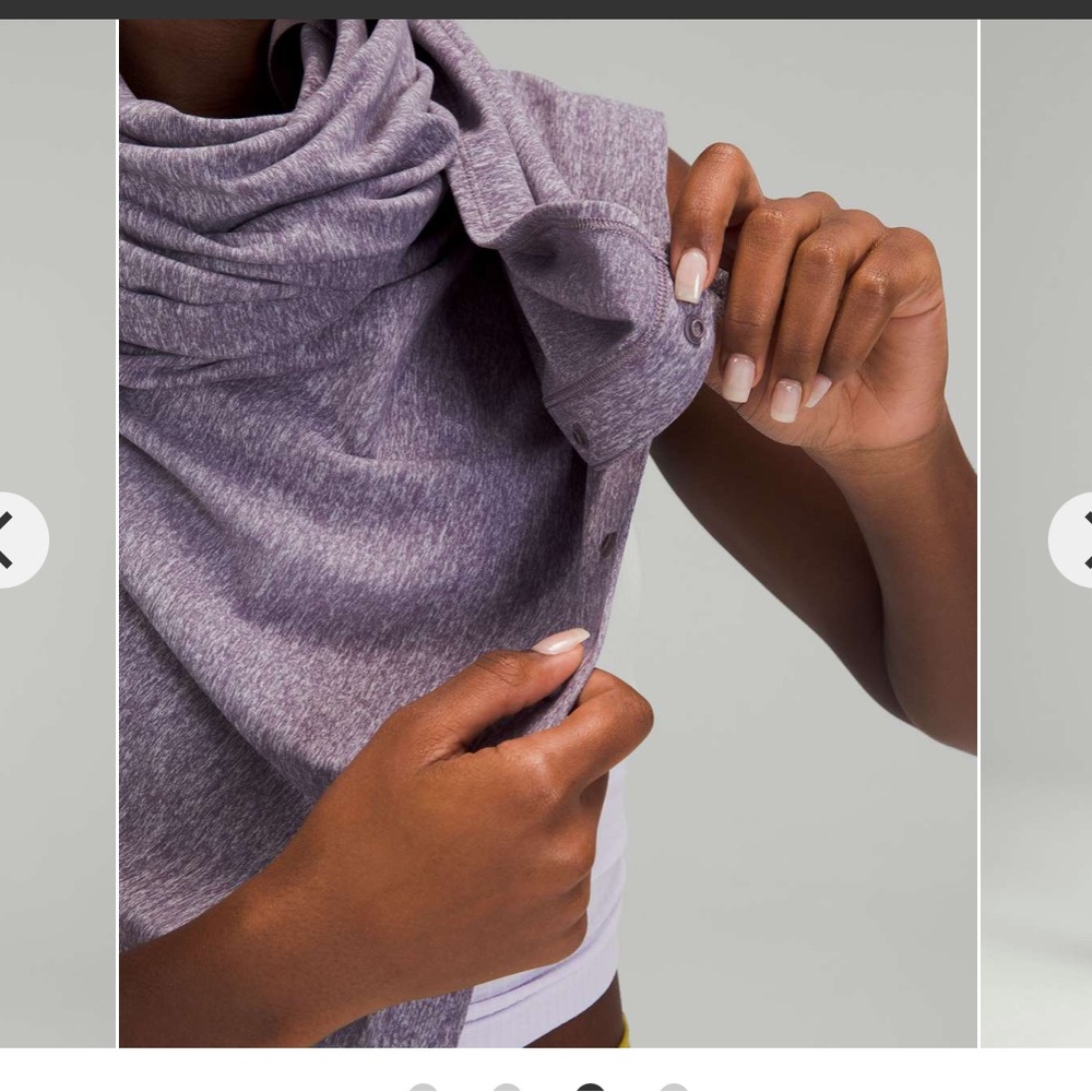 Light blue Lululemon customizable snap scarf. Excellent condition.